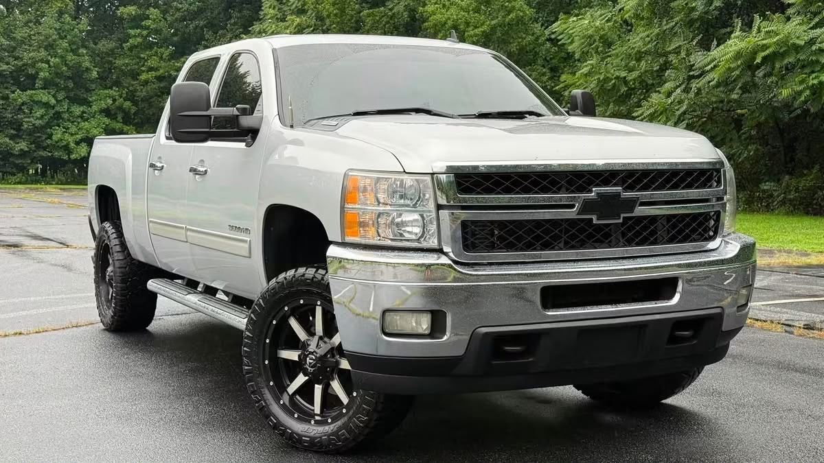 2013 Chevrolet Silverado 3500HD LTZ front passenger-side quarter view